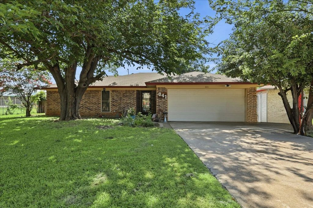 641 Deborah Court, Burleson