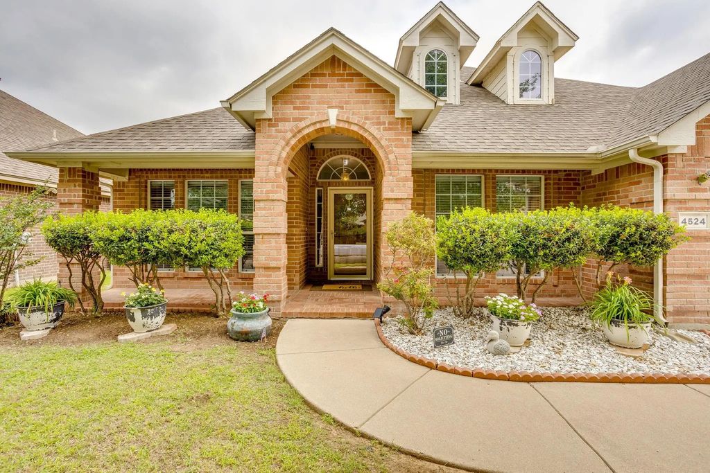 4524 Embercrest Lane, Fort Worth