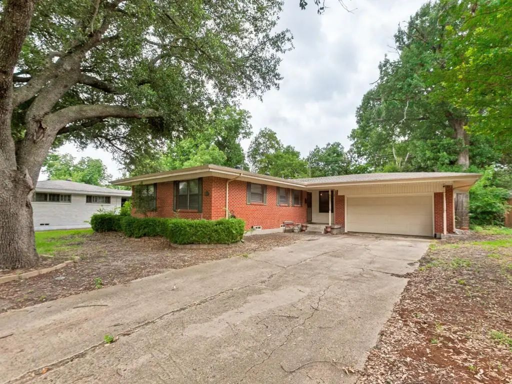 917 Blossom Circle, Garland