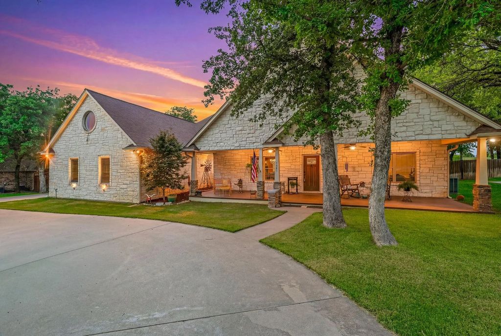 1085 Walking Horse Drive, Stephenville