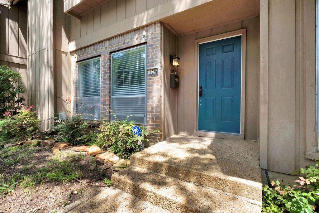 11926 Leisure Drive, Dallas