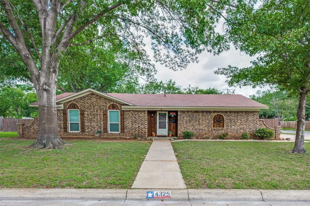 4325 Keeter Drive, North Richland Hills