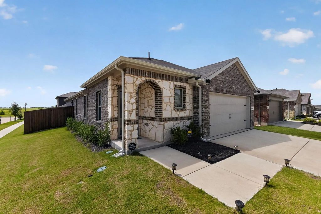 4626 Verdin Street, Crandall