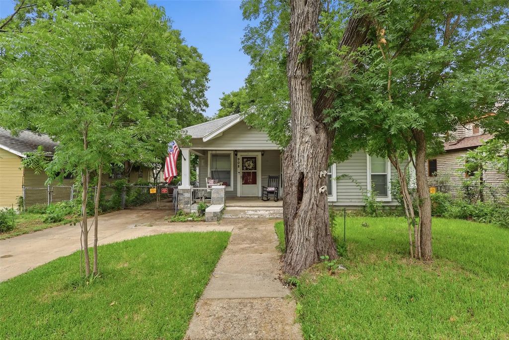 908 N Winnetka Avenue, Dallas