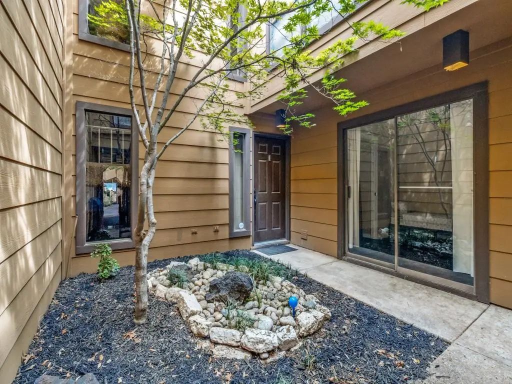 3139 Golden Oak, Farmers Branch