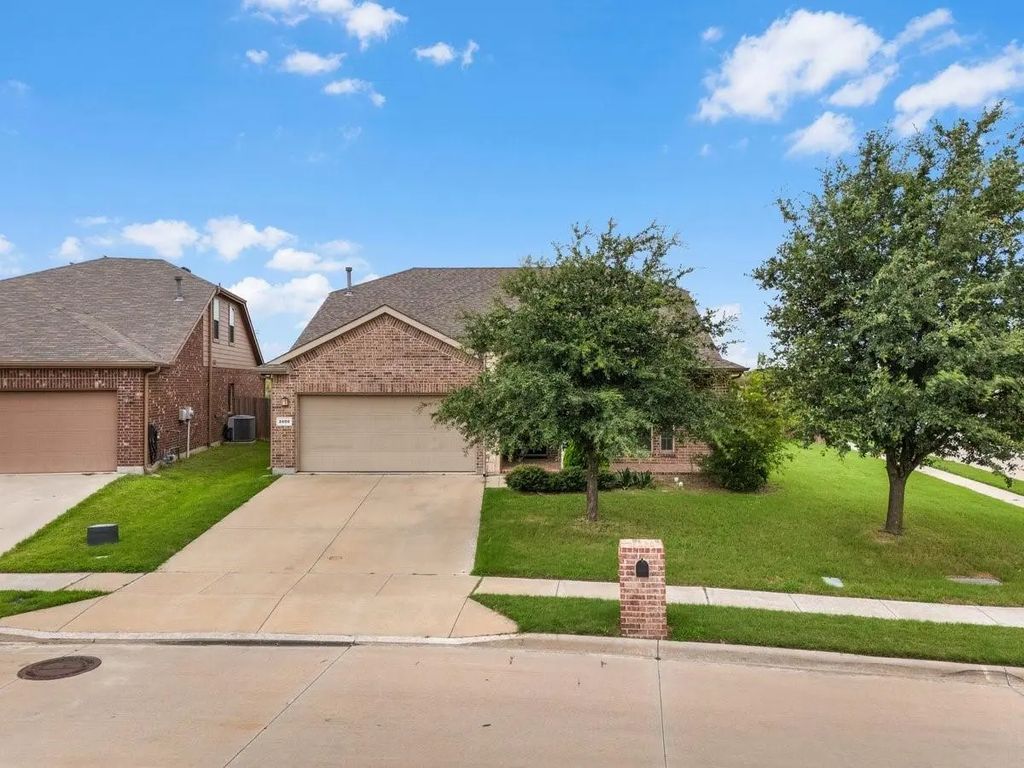 2400 Canyon Wren Lane, Fort Worth