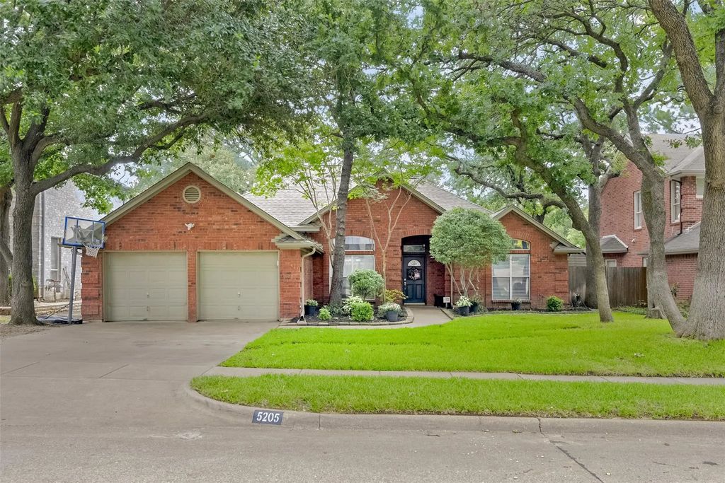 5205 Shadow Glen Drive, Grapevine