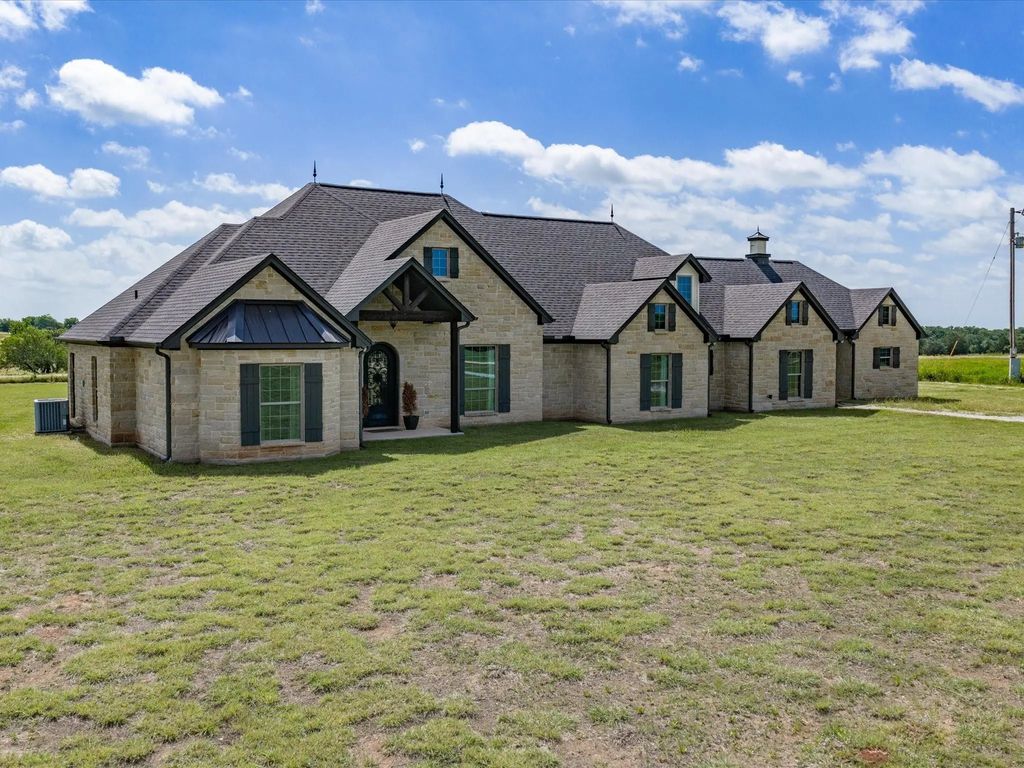 351 Private Road 3205, Bridgeport