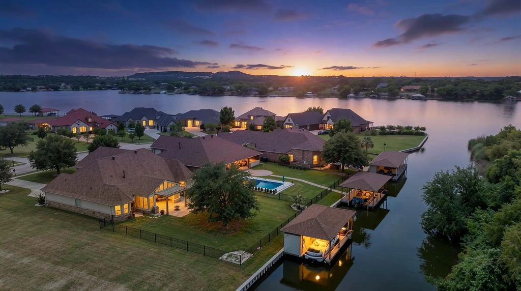 1011 Sunset Bay Court, Granbury