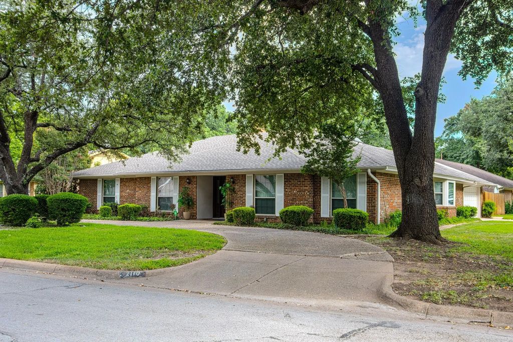 2110 Juanita Drive, Arlington