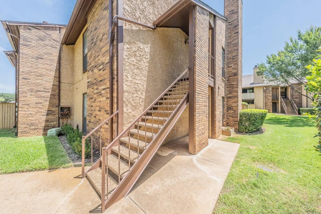 1204 Harwell Drive 2114, Arlington