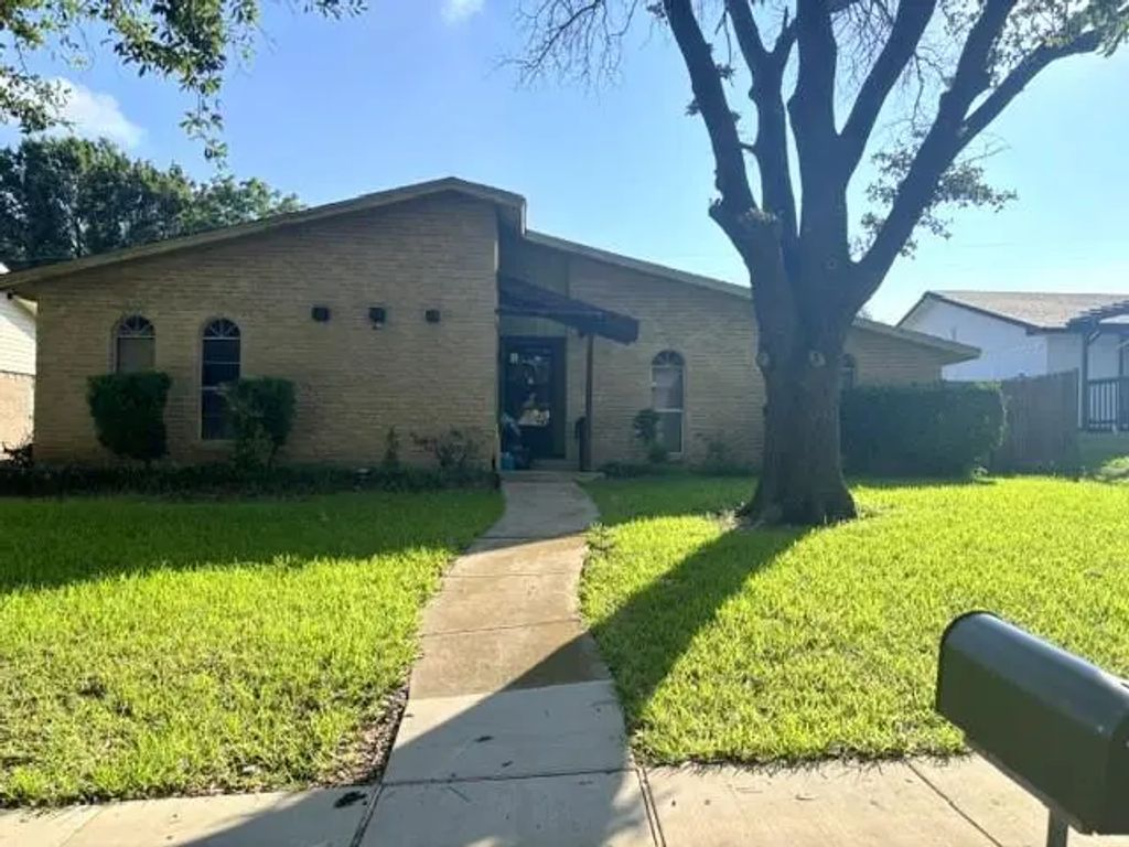 3406 Country Club Drive, Grand Prairie