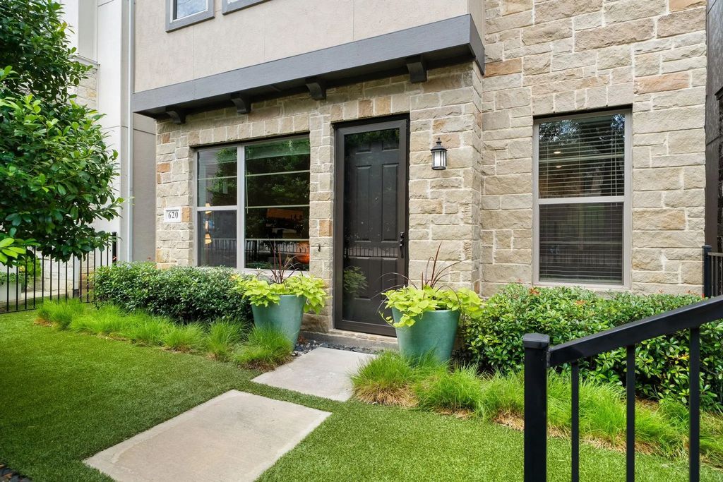 620 Aspen Valley Lane, Dallas