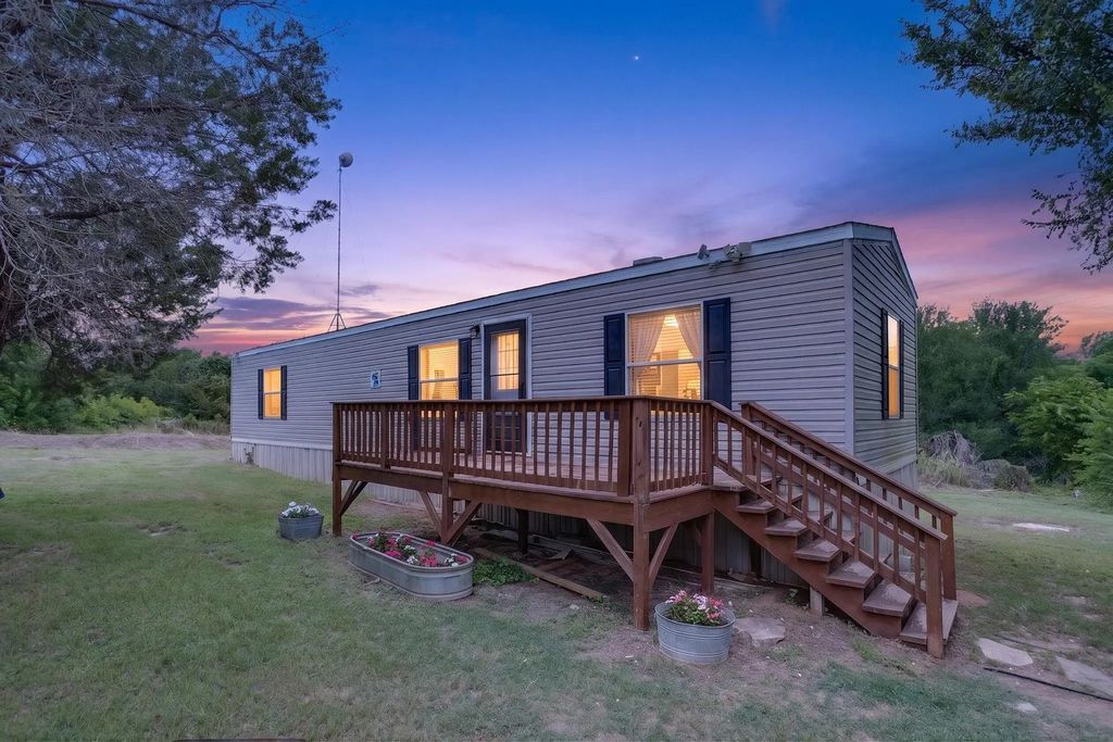 2708 Frontier Trail, Granbury