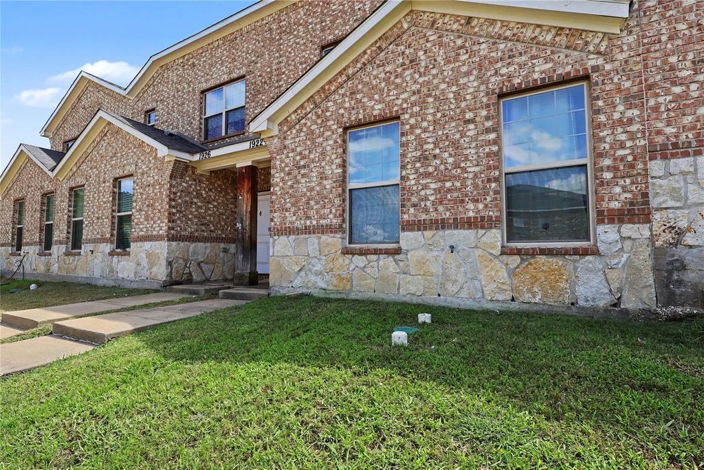 1922 Timber Oaks Drive, Garland