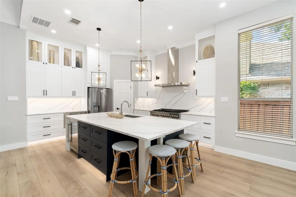 905 Rolling Meadows Court, Allen