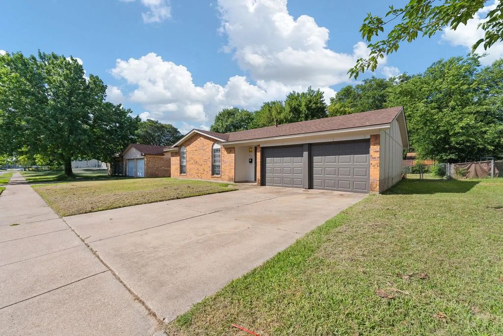 541 Sandra Lane, Burleson