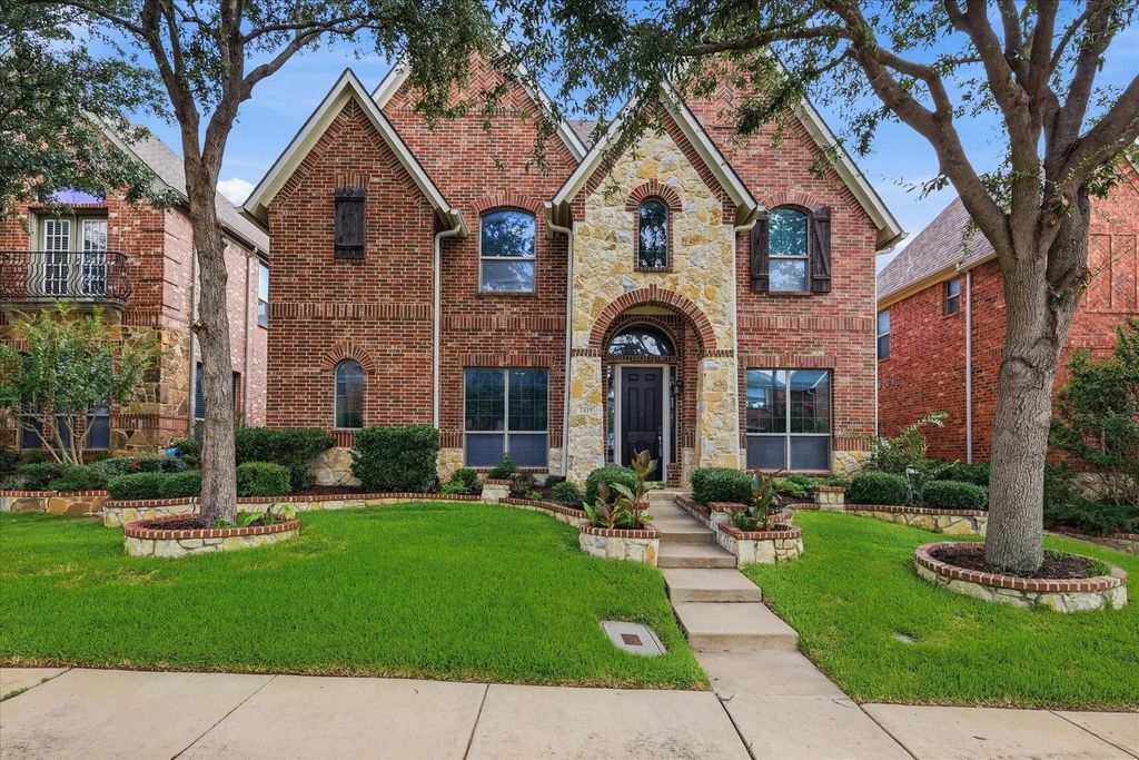 2427 Lismore Lane, Irving
