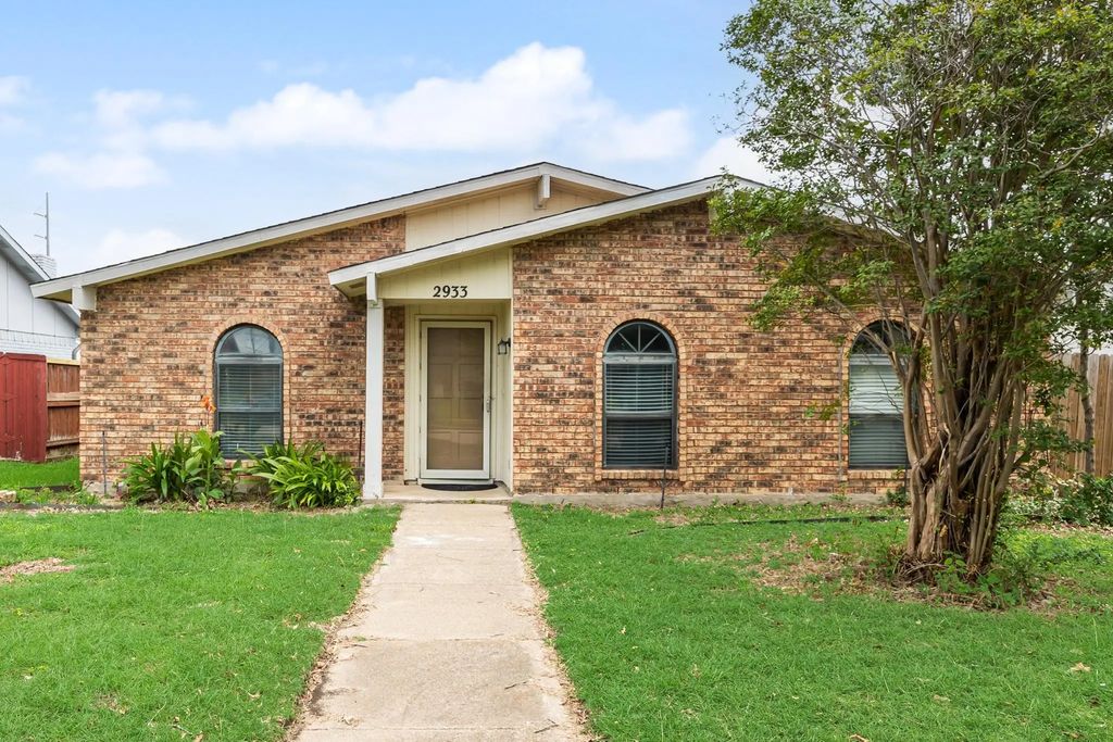 2933 Silverdale Lane, Garland