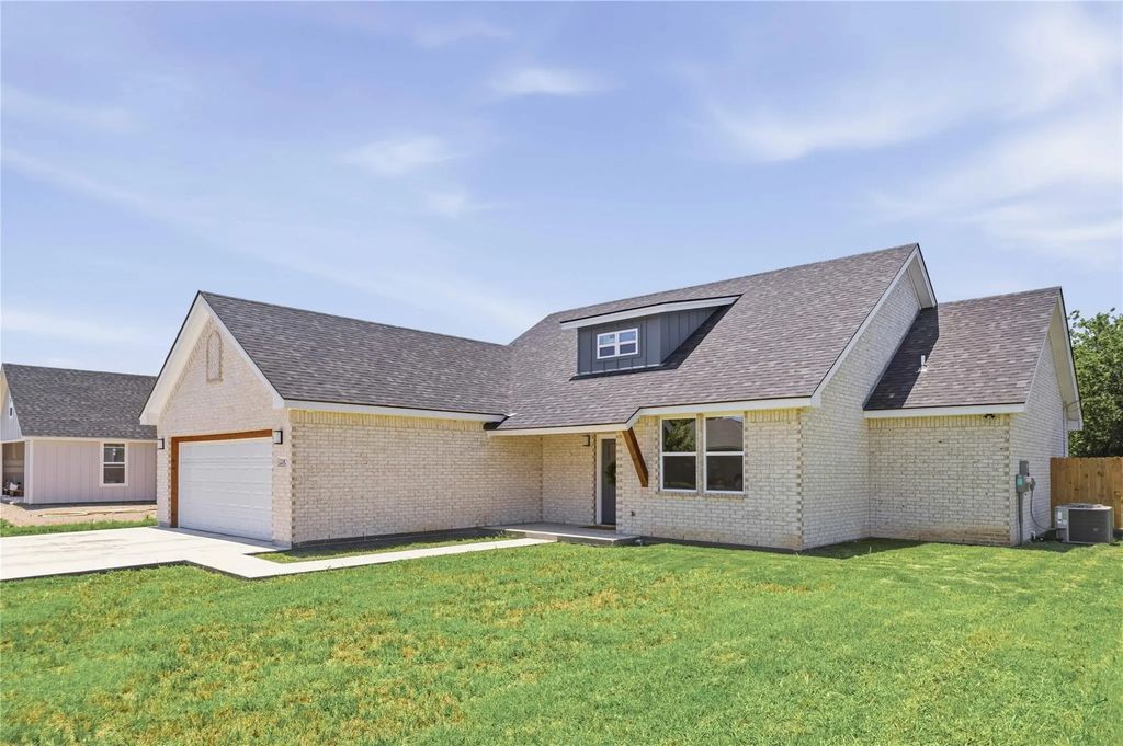 2103 Brooke Lane, Brownwood