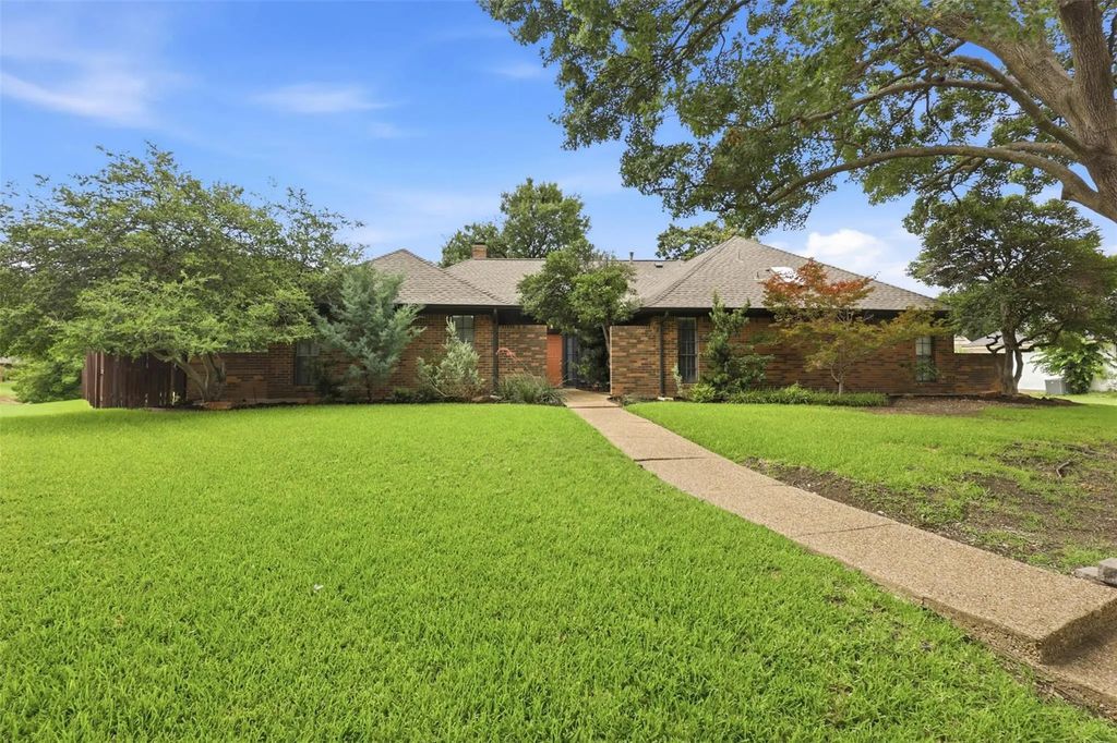 2626 Mariposa Circle, Plano