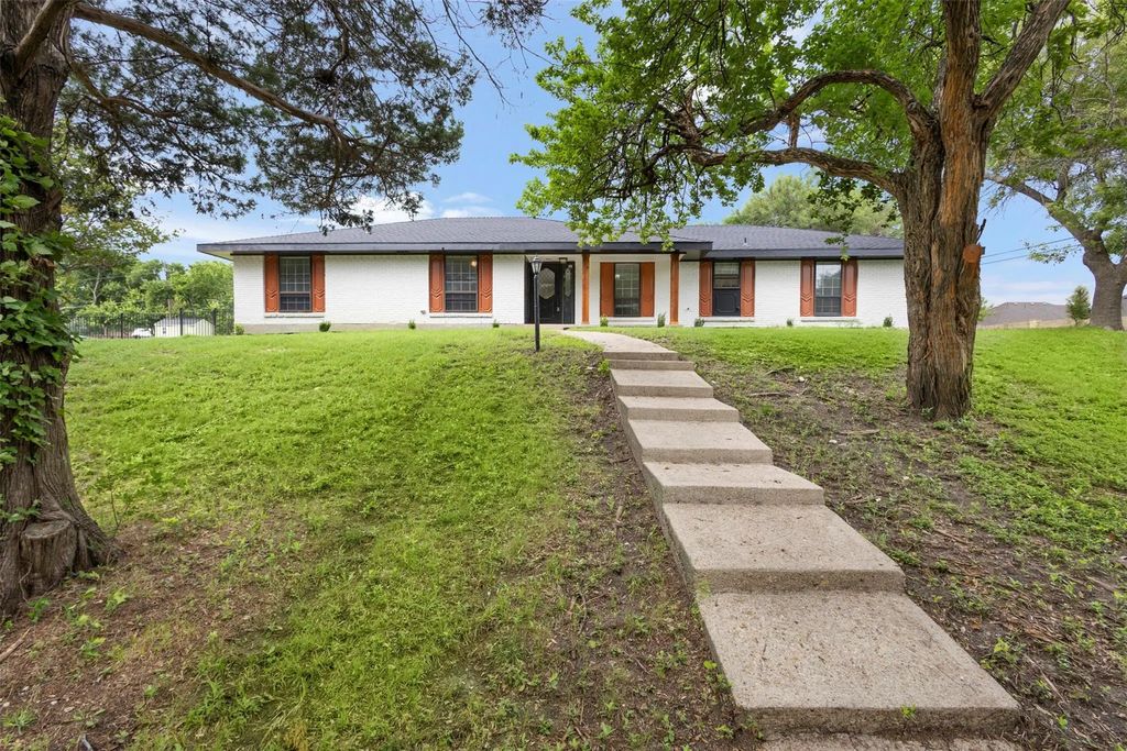 102 Pecan Lane, Oak Leaf