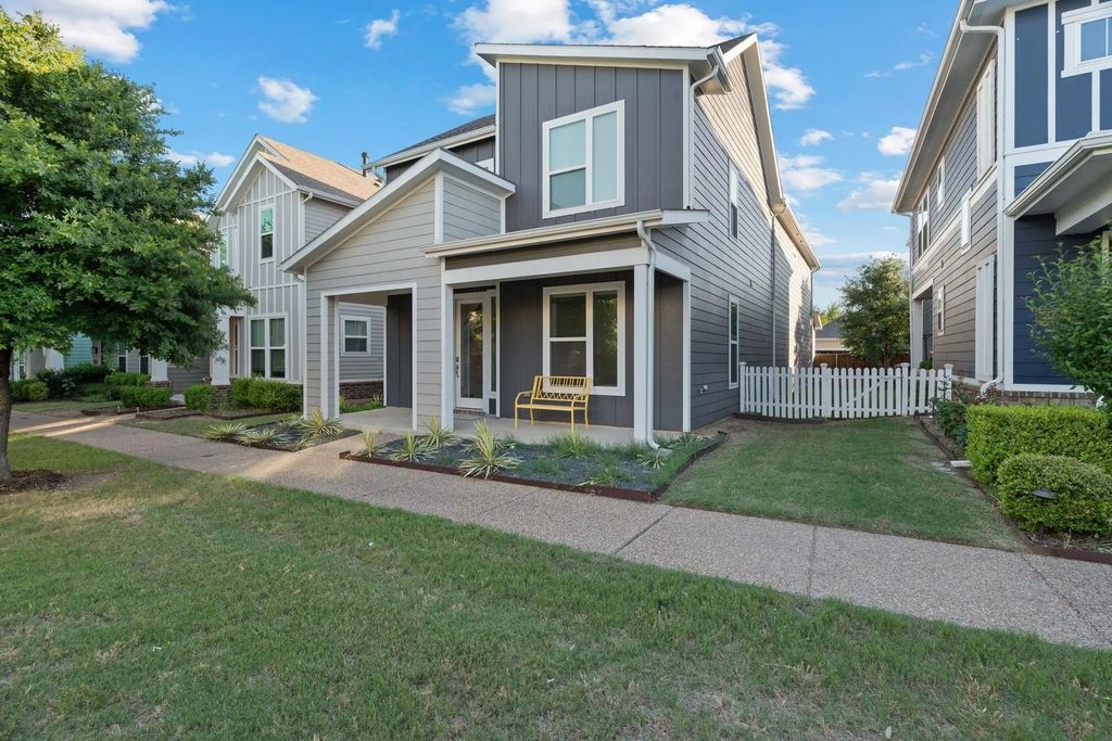3710 Prague Mews, Dallas