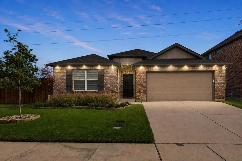 201 Black Alder Drive, Fort Worth