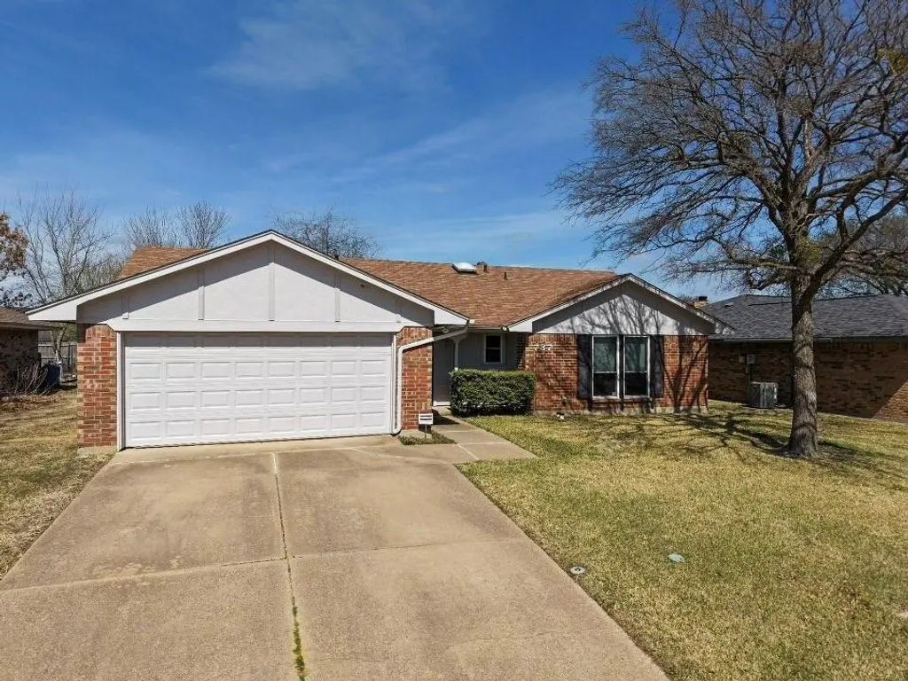 737 Kensington Lane, Mansfield