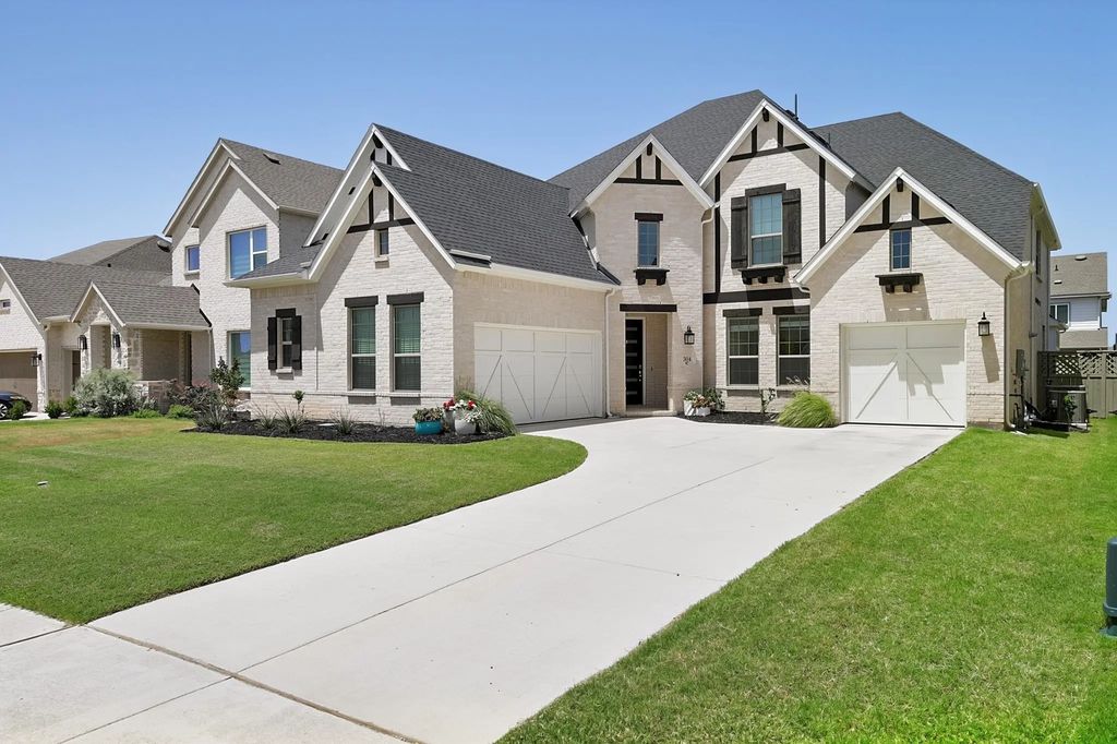 304 Cottontail Lane, Northlake