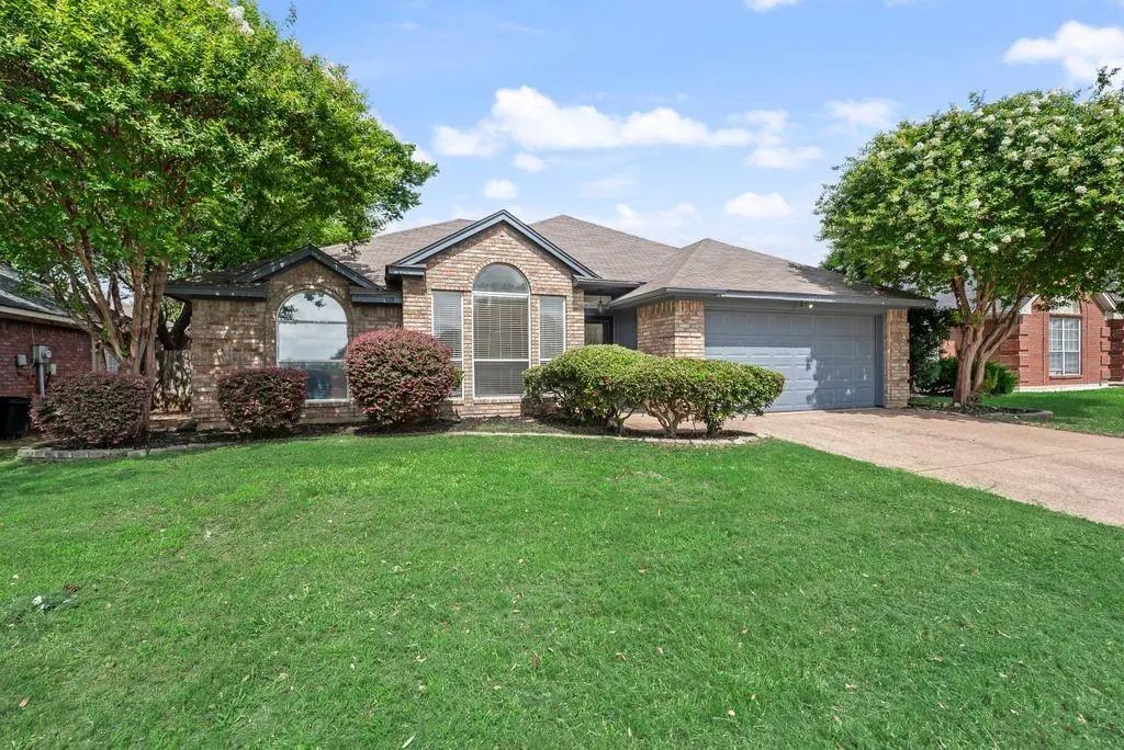 2907 Clairemont Lane, Euless