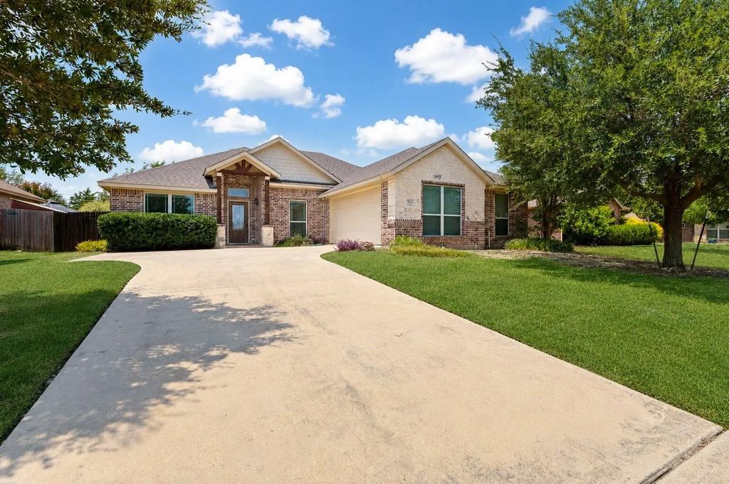 215 Newcastle Street, Waxahachie