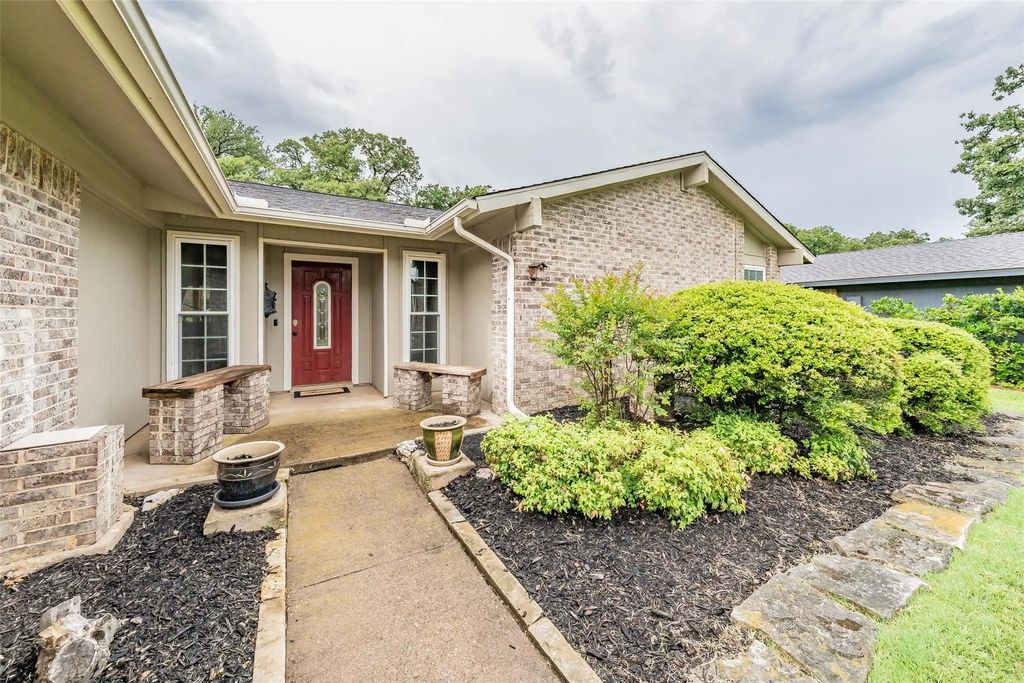 303 Shelmar Drive, Euless