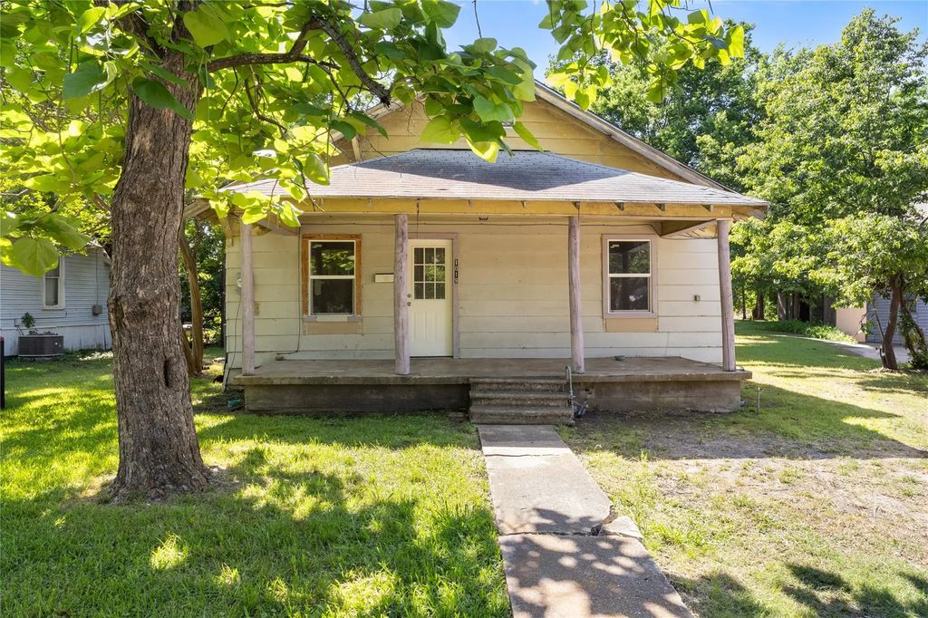 1019 S Star Street S, Bonham