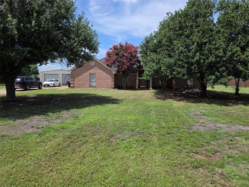 610 Cross Fence Drive, Lowry Crossing