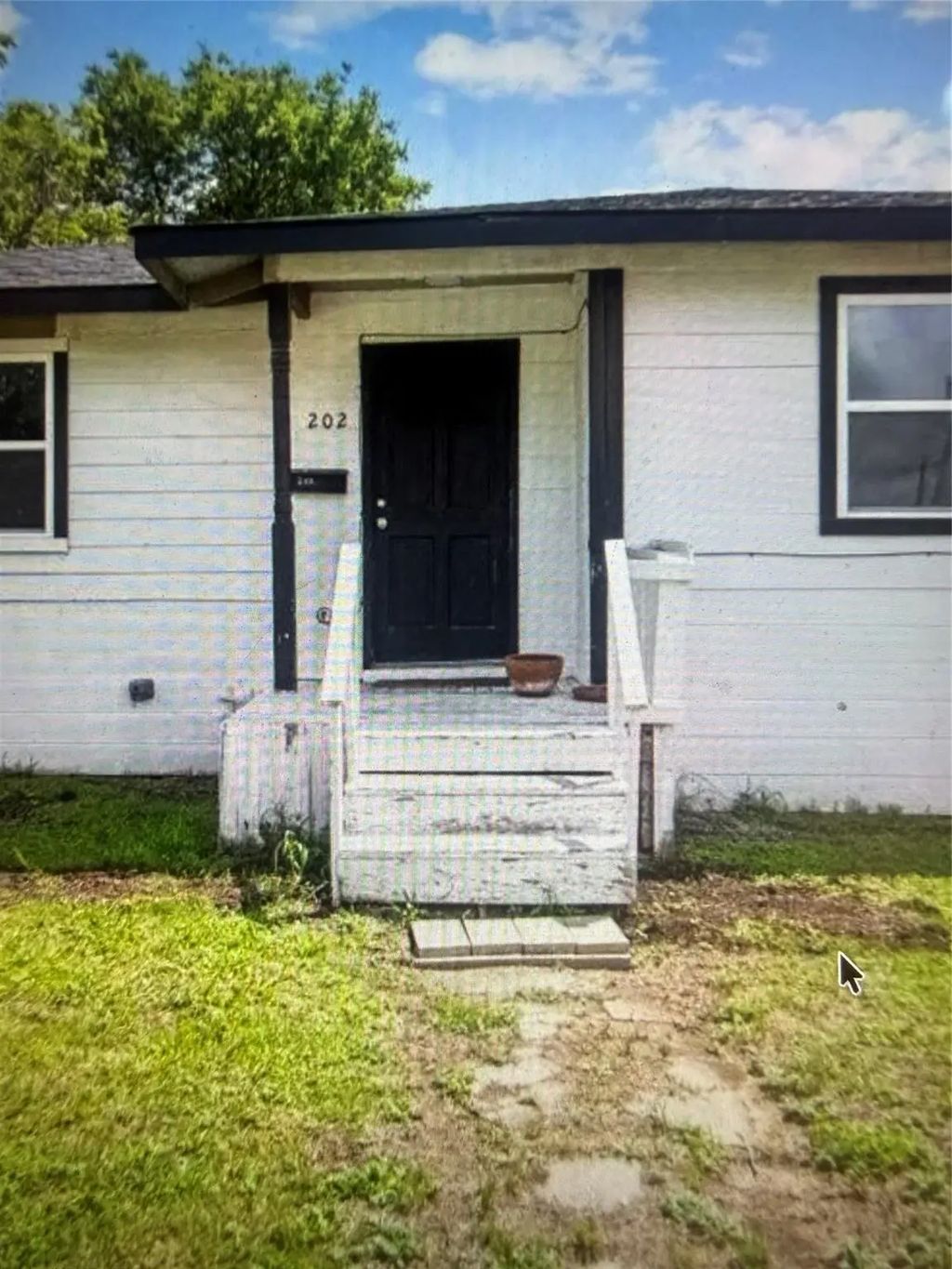 202 N Commerce Street, Mart