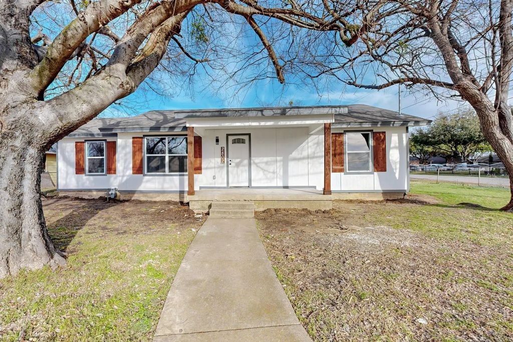 2802 N Masters Drive, Dallas