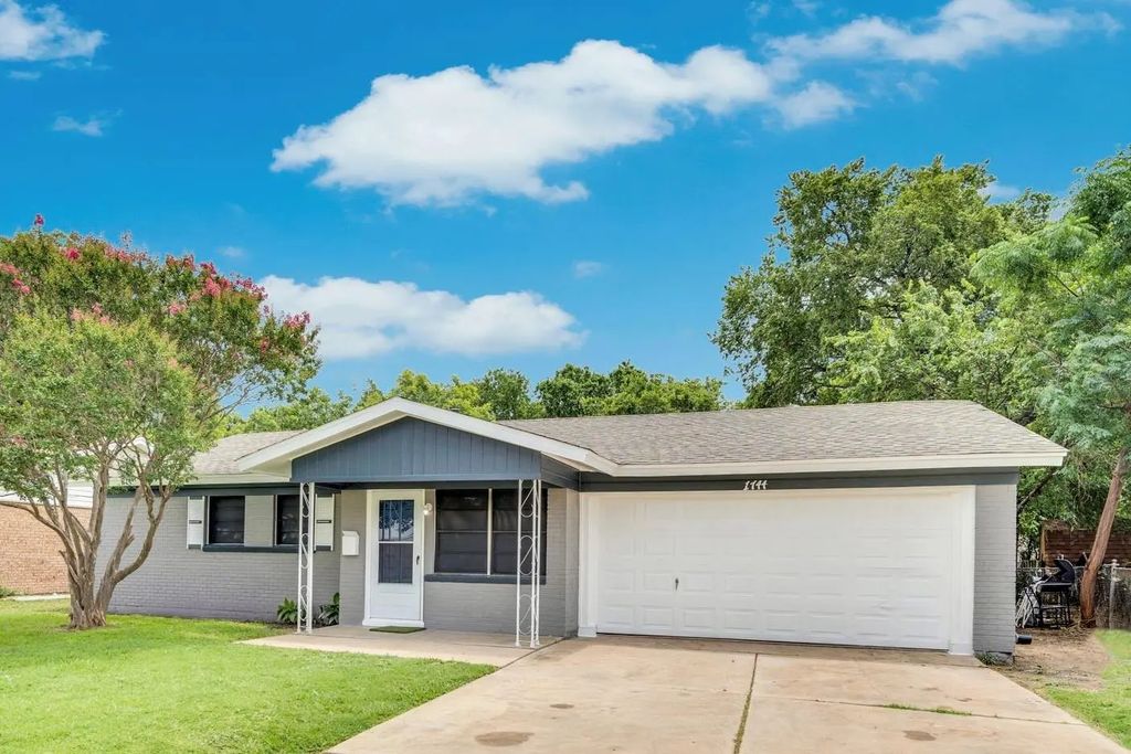 1744 Gill Street, Blue Mound
