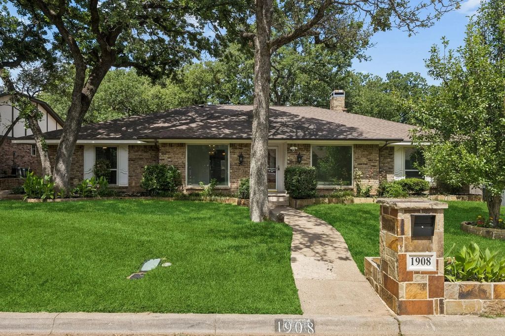 1908 Scarlett Court, Arlington