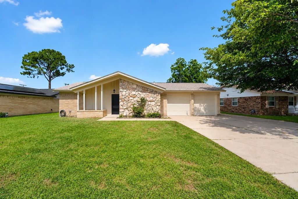2102 Jeannette Court, Arlington
