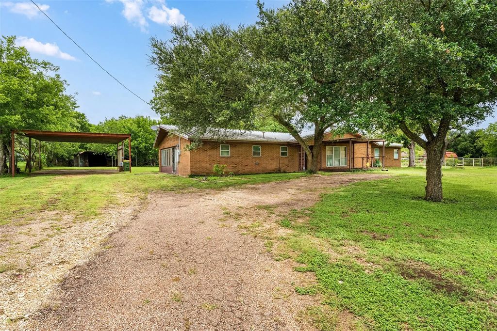 102 Fm 2308, Marlin