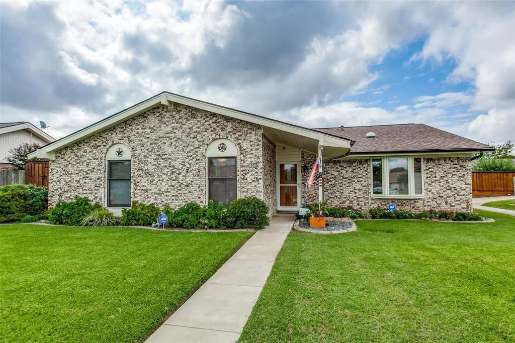 1902 Heather Way, Richardson