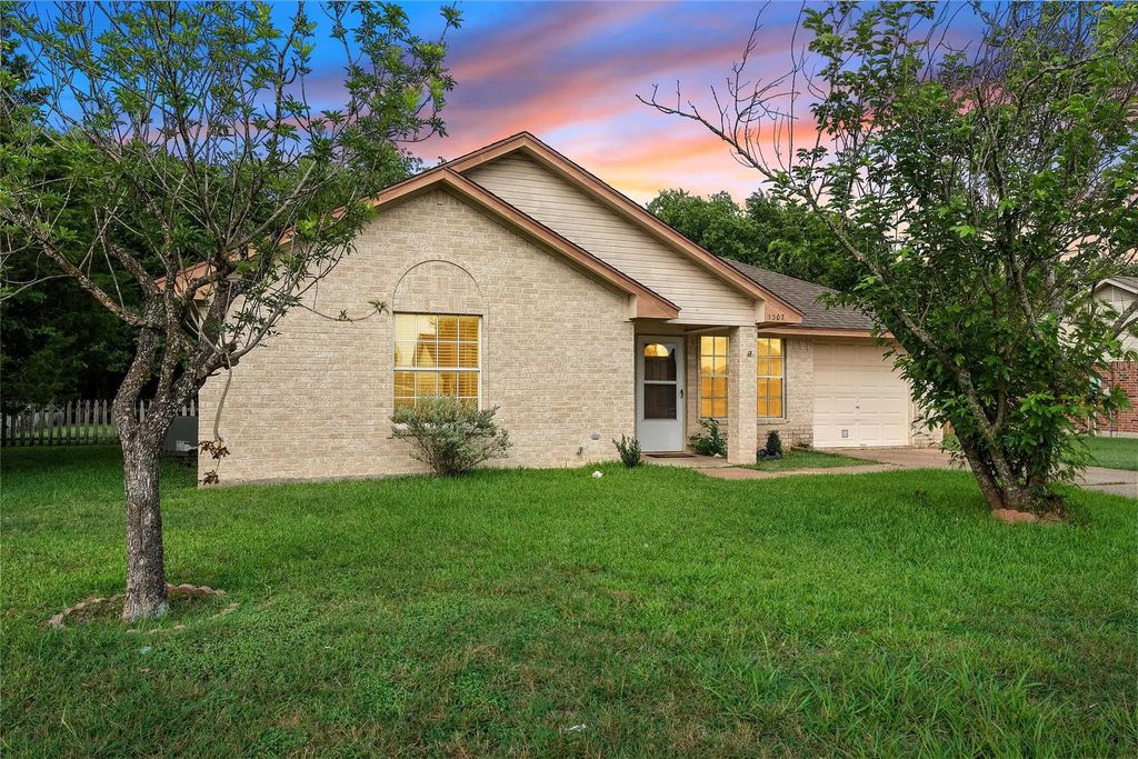 1307 Luanne, Bellmead