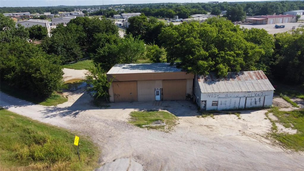 110 Lake Road, Bridgeport