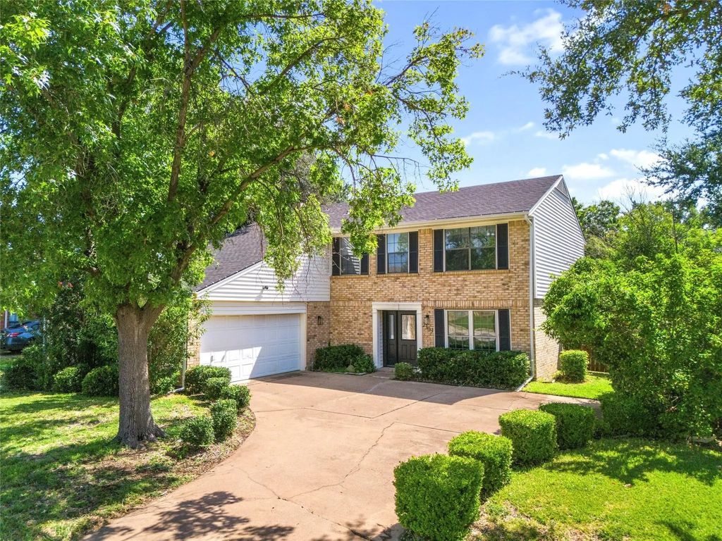 2303 Fall River Drive, Arlington