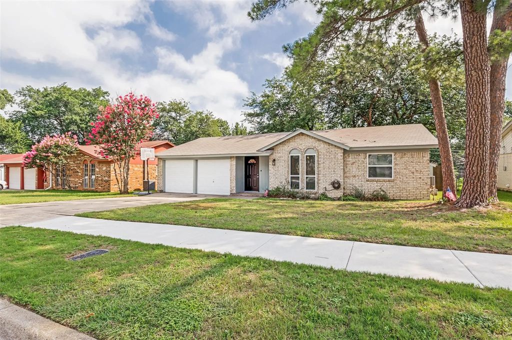 1911 Devonshire Drive, Arlington