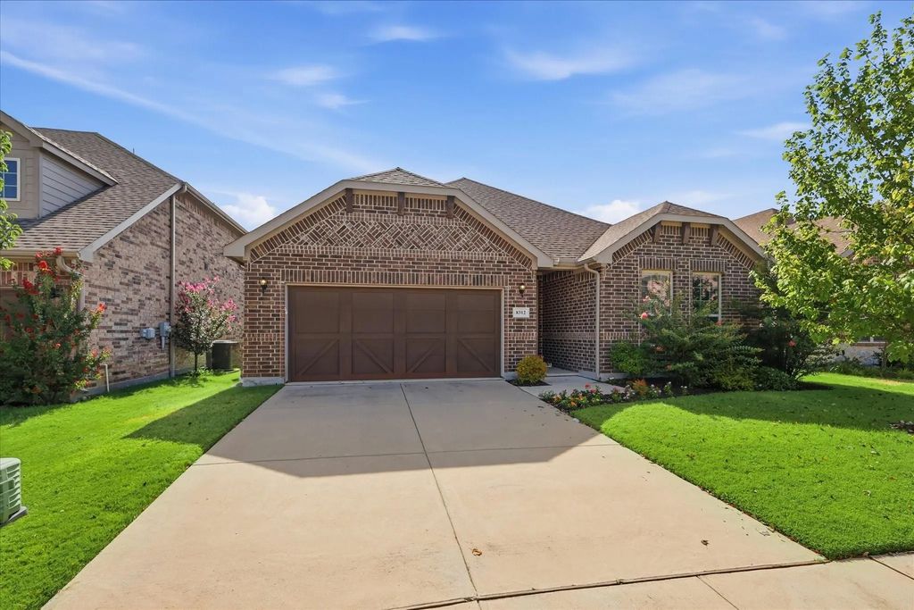 8312 Pine Meadows Drive, Fort Worth