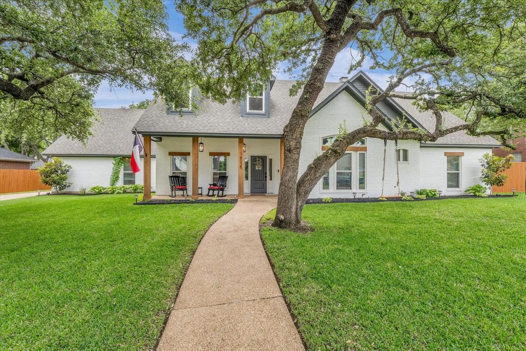 14035 Horseshoe Circle, Woodway