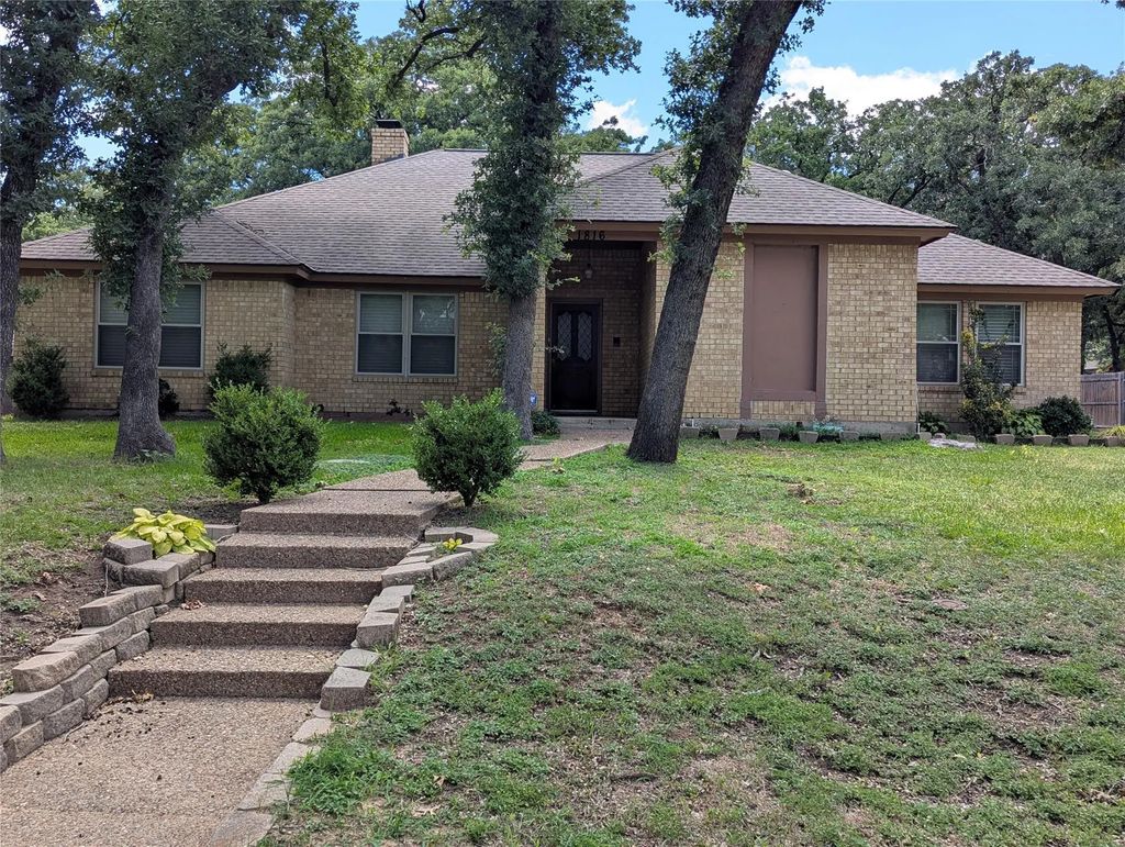 1816 Crooked Lane, Fort Worth