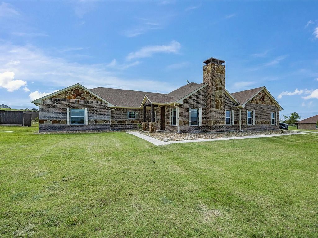 1032 Justin Drive, Springtown